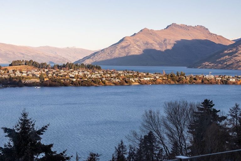 Photo of property in 2/11 Gum Lane, Queenstown, 9300