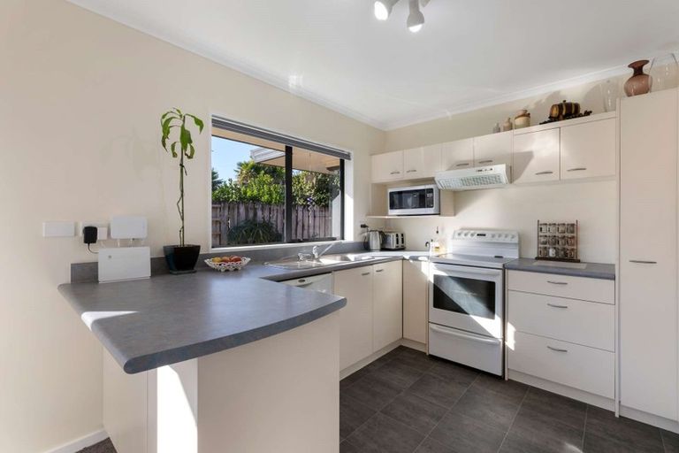 Photo of property in 2/172 Queen Street, Waiuku, 2123