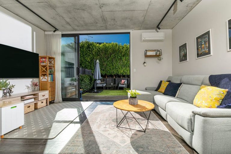 Photo of property in 3/4165 Great North Road, Glen Eden, Auckland, 0602