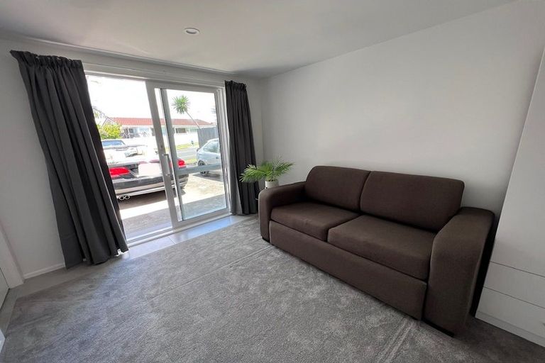 Photo of property in 1/66 Takutai Avenue, Half Moon Bay, Auckland, 2012