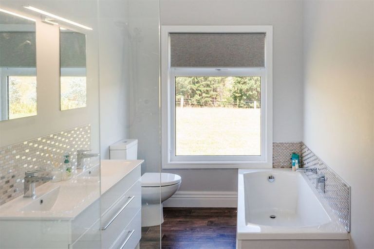 Photo of property in 52 Highland View Drive, Tokomaru, Palmerston North, 4474