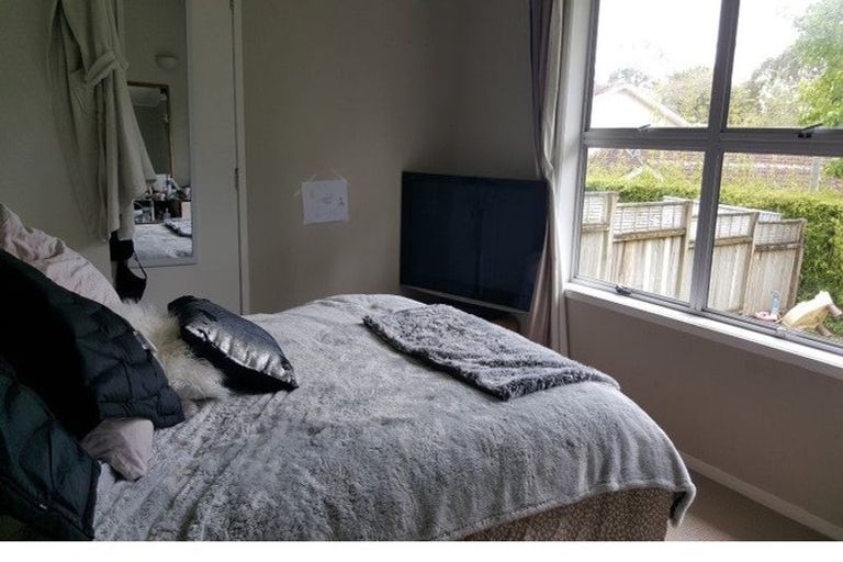 Photo of property in 1/236 Glamorgan Drive, Northcross, Auckland, 0630