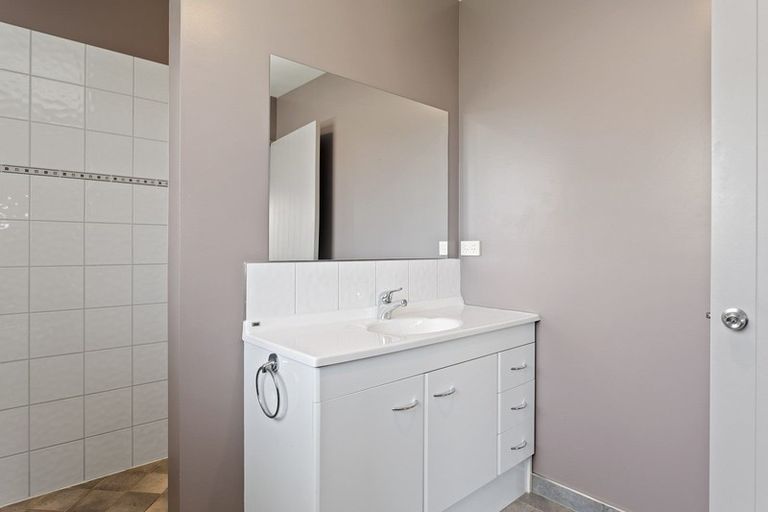 Photo of property in 32 Ashview Place, Rangiora, 7400