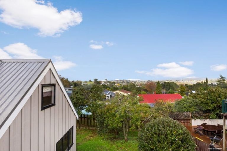 Photo of property in 51 Hobsonville Road, West Harbour, Auckland, 0618