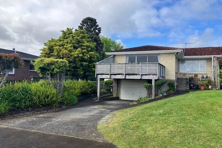 Photo of property in 73 Mellons Bay Road, Mellons Bay, Auckland, 2014