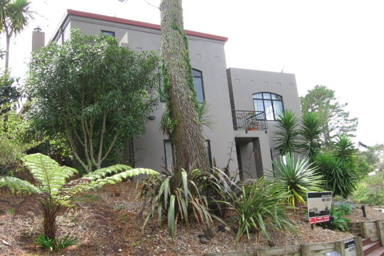 Photo of property in 8 Tree Fern Trail, Campbells Bay, Auckland, 0630