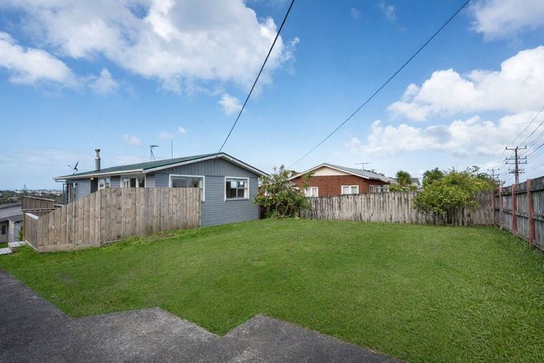 Photo of property in 897 East Coast Road, Northcross, Auckland, 0632