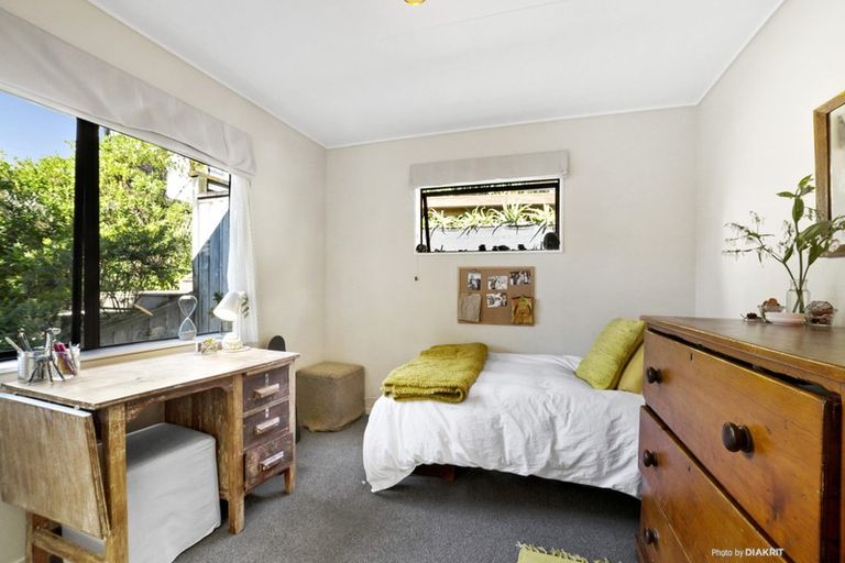 Photo of property in 117 Houghton Bay Road, Houghton Bay, Wellington, 6023