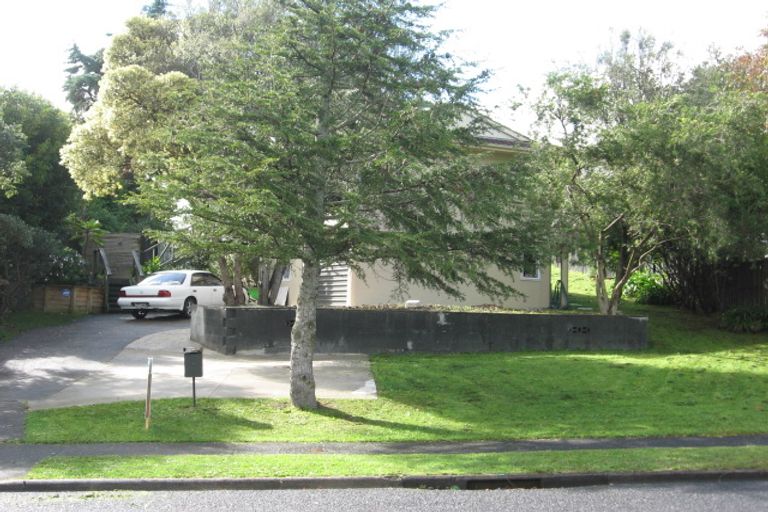 Photo of property in 10 Cairngorm Place, Highland Park, Auckland, 2010