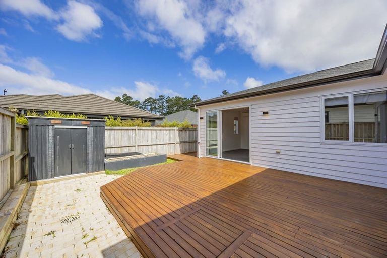 Photo of property in 12 Moemoea Avenue, Kumeu, 0810