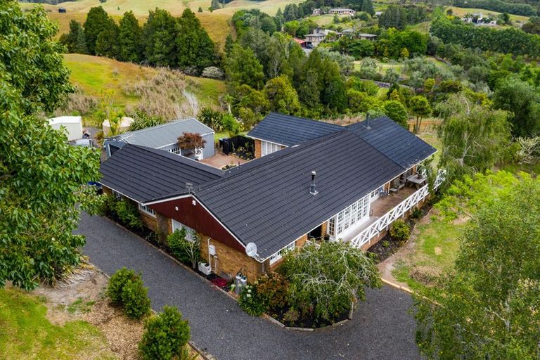 Photo of property in 18 Gum Road, Henderson Valley, Auckland, 0612