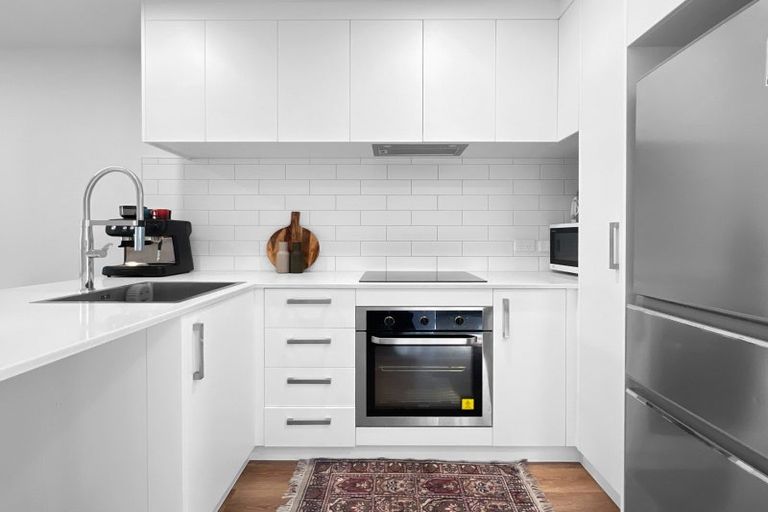 Photo of property in 31 Tokai Place, Glen Eden, 0602