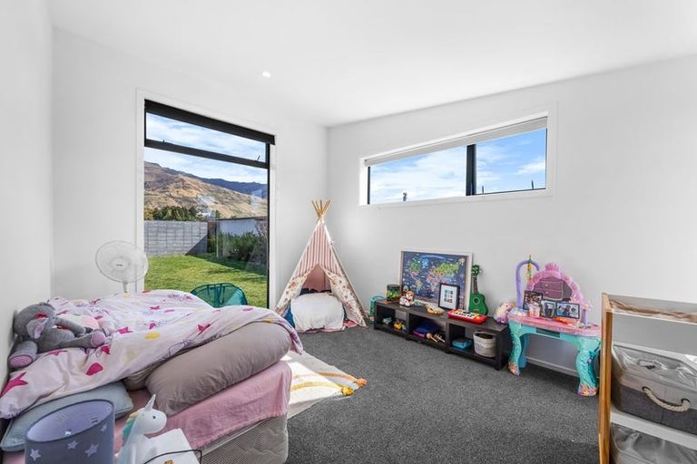 Photo of property in 18 Stackbrae Avenue, Wanaka, 9305