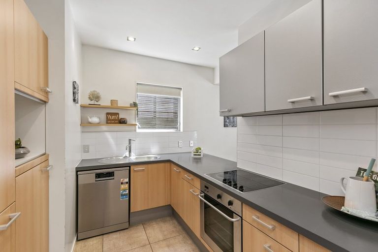 Photo of property in 4 Tiketike Way, Brooklyn, Wellington, 6021