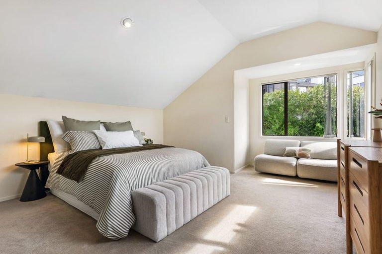 Photo of property in 22 Calypso Place, Rothesay Bay, Auckland, 0630