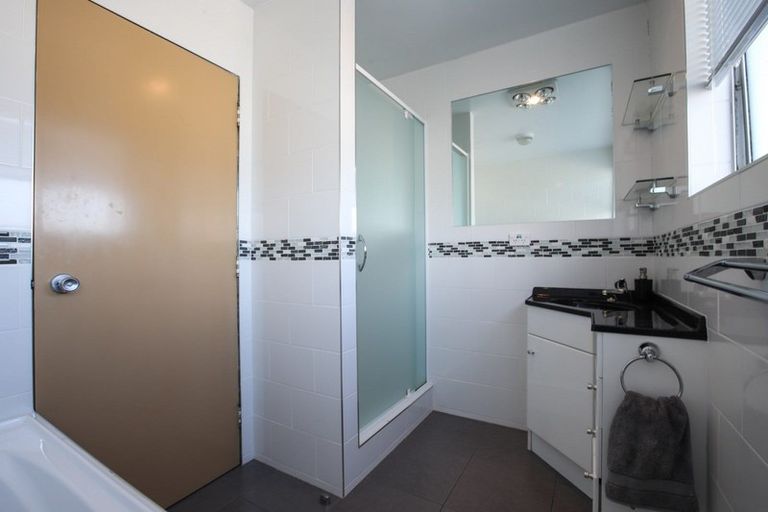 Photo of property in 8 Home Street, Winton, 9720