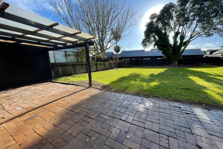 Photo of property in 22 Tauhinu Road, Greenhithe, Auckland, 0632