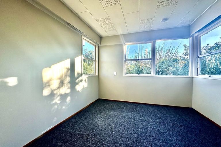 Photo of property in 10 Peter Terrace, Castor Bay, Auckland, 0620