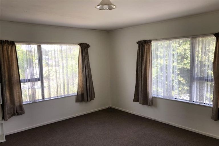 Photo of property in 16 Mallard Place, Unsworth Heights, Auckland, 0632