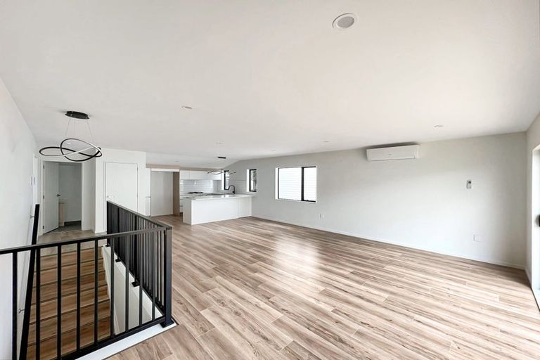 Photo of property in 20a Pipitea Place, Massey, Auckland, 0614