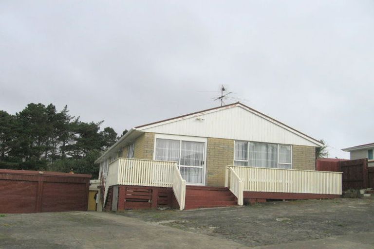 Photo of property in 53 Beauzami Crescent, Ascot Park, Porirua, 5024