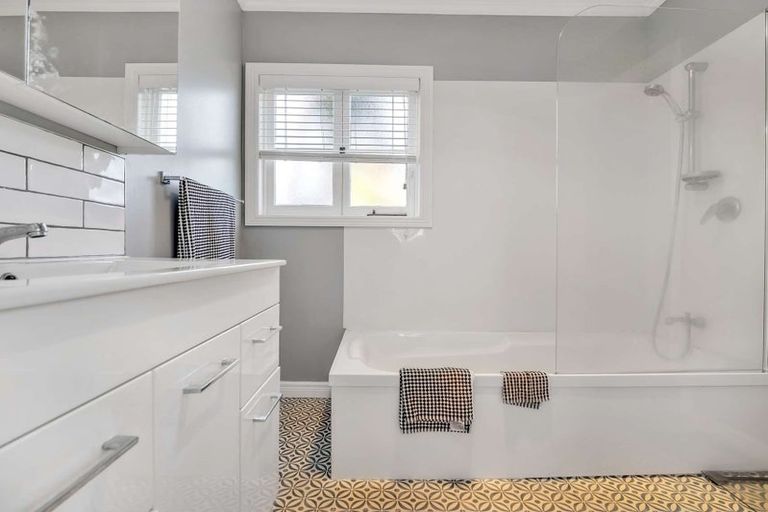 Photo of property in 27 Victoria Avenue, Waiuku, 2123