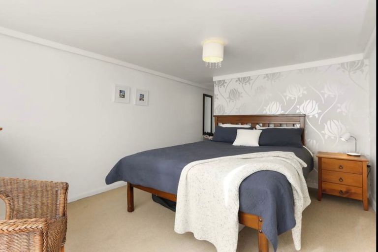 Photo of property in 2/16 Hollyhock Place, Browns Bay, Auckland, 0630