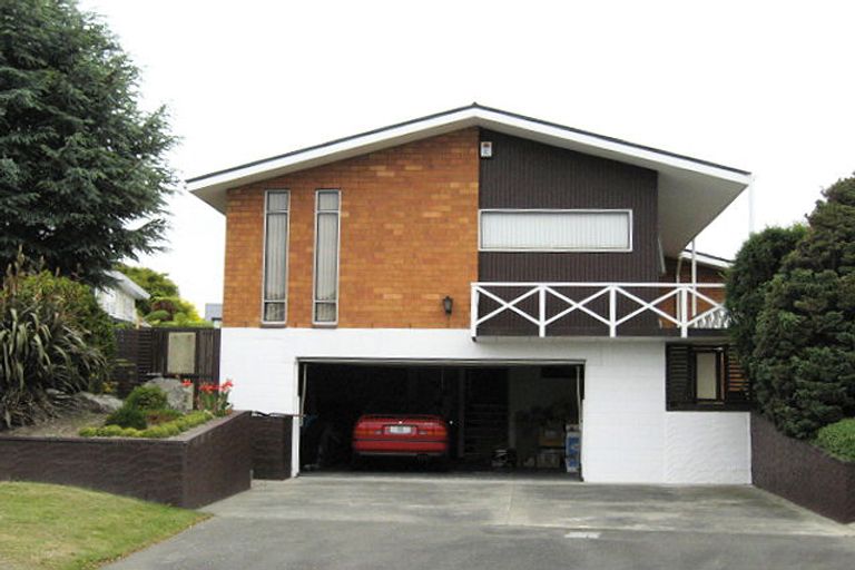 Photo of property in 28 Highland Place, Avonhead, Christchurch, 8042