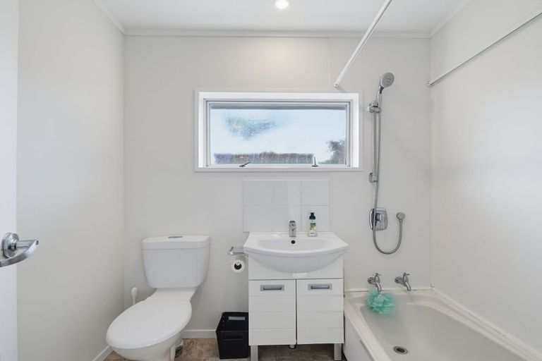 Photo of property in 8 Aintree Crescent, Awapuni, Palmerston North, 4412
