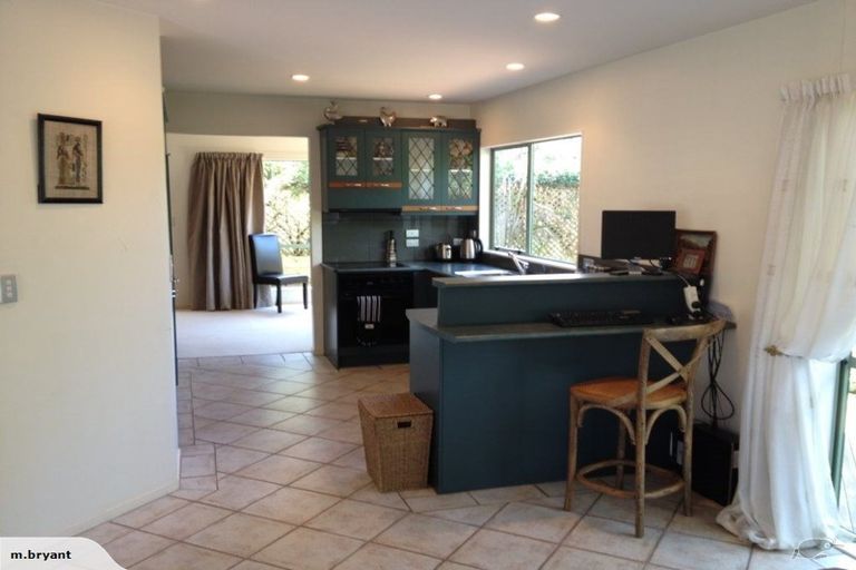 Photo of property in 2/71 Sunnynook Road, Forrest Hill, Auckland, 0620