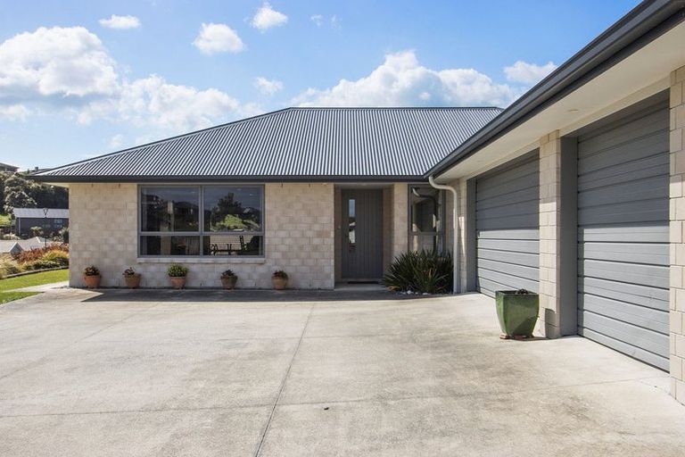 Photo of property in 1 Vantage Place, Omokoroa, 3114