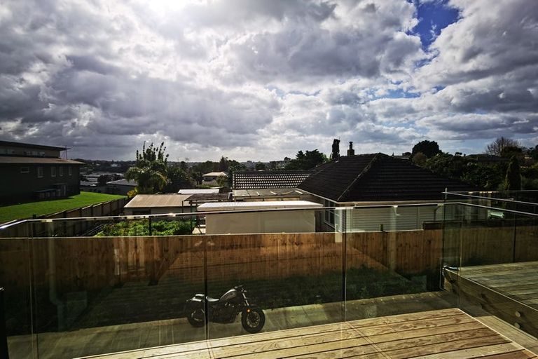 Photo of property in 150b Chivalry Road, Glenfield, Auckland, 0629