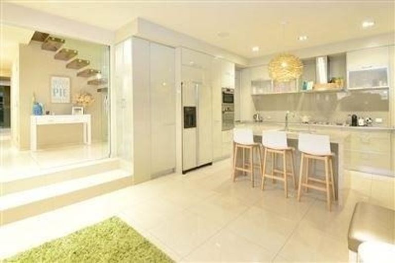 Photo of property in 42a Tindalls Bay Road, Tindalls Beach, Whangaparaoa, 0930