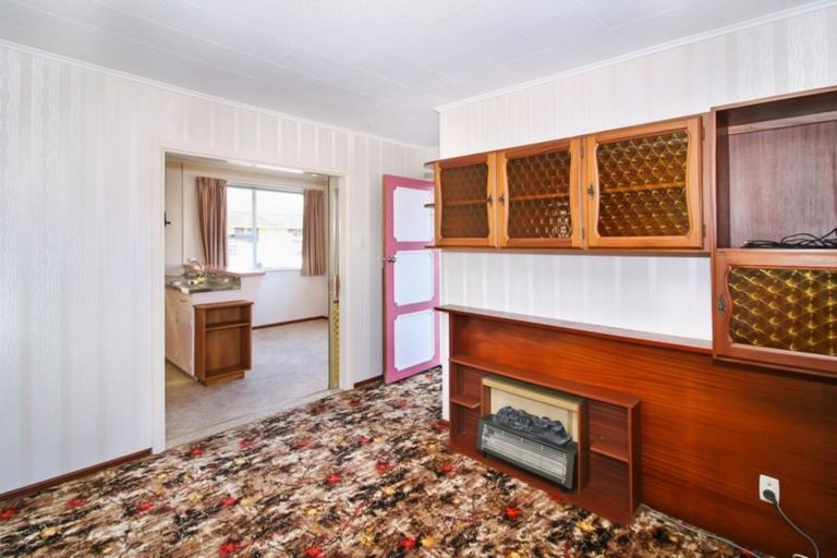 Photo of property in 14 Huatoki Street, Vogeltown, New Plymouth, 4310