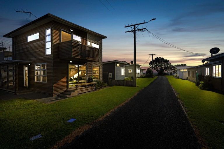 Photo of property in 68 Sixth Avenue, Urenui, 4377