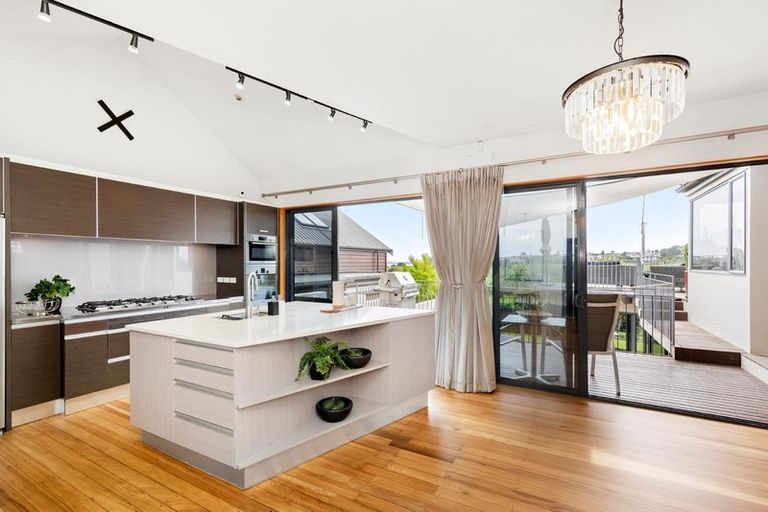 Photo of property in 8 Lister Street, Point Chevalier, Auckland, 1022