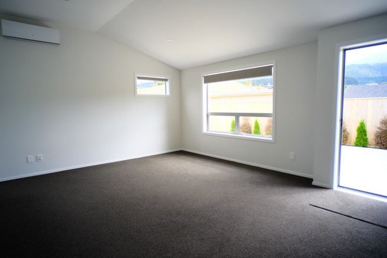 Photo of property in 41b Collins Avenue, Tawa, Wellington, 5028