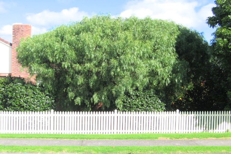 Photo of property in 2/3 Morrow Avenue, Bucklands Beach, Auckland, 2012