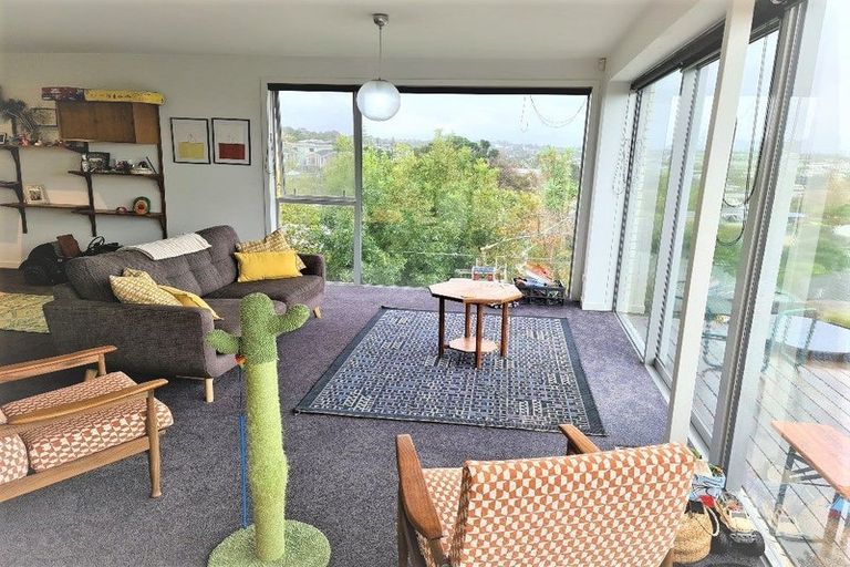 Photo of property in 1/14 Rothesay Bay Road, Rothesay Bay, Auckland, 0630
