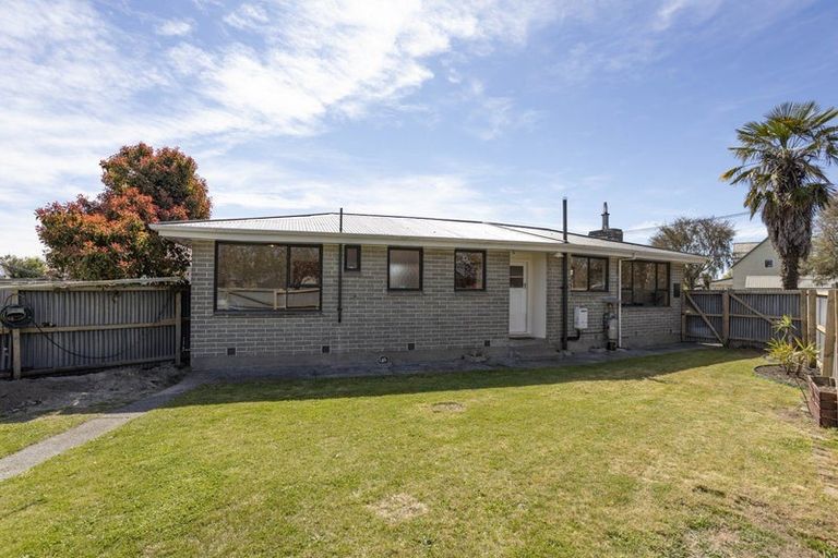 Photo of property in 67 Englefield Road, Northwood, Christchurch, 8051