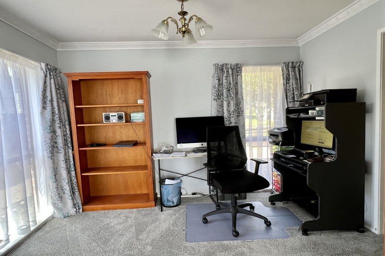 Photo of property in 27 Sheralee Place, Bucklands Beach, Auckland, 2014