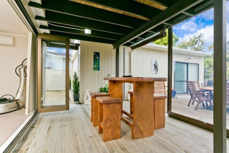 Photo of property in 72 Matipo Road, Mairangi Bay, Auckland, 0630