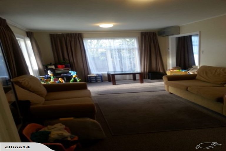 Photo of property in 2/47 Greenslade Crescent, Northcote, Auckland, 0627