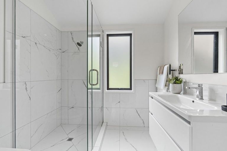 Photo of property in 6 Honnor Place, Hurdon, New Plymouth, 4310