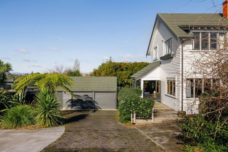 Photo of property in 69 Forest Lake Road, Forest Lake, Hamilton, 3200