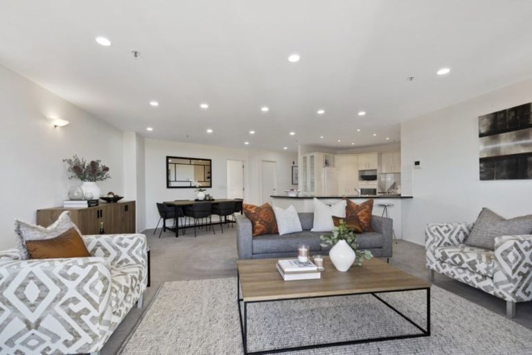 Photo of property in 5d/173 Hurstmere Road, Takapuna, Auckland, 0622