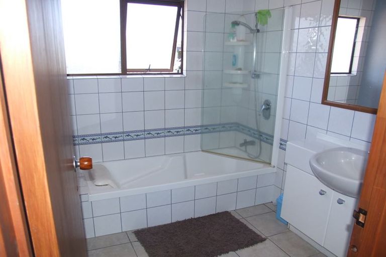 Photo of property in 2 Kempton Place, Richmond Heights, Taupo, 3330