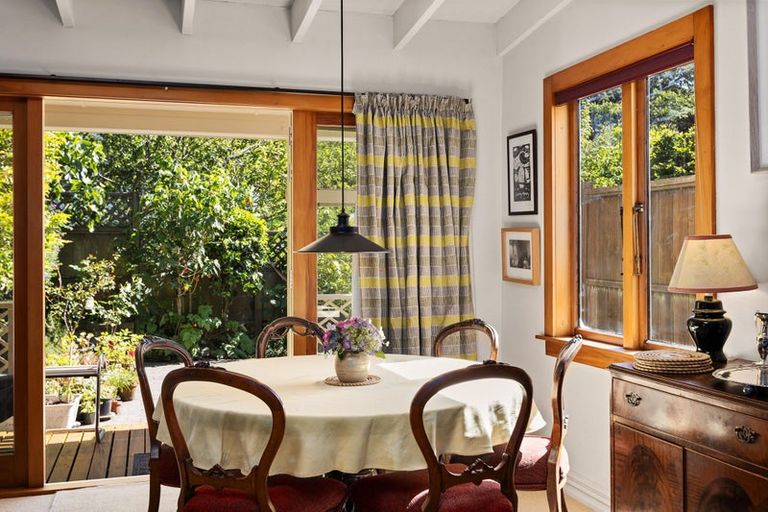 Photo of property in 70 Te Wharepouri Street, Berhampore, Wellington, 6023