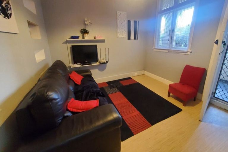 Photo of property in Devonport Apartments, 23/127 Saint Aubyn Street, New Plymouth, 4310