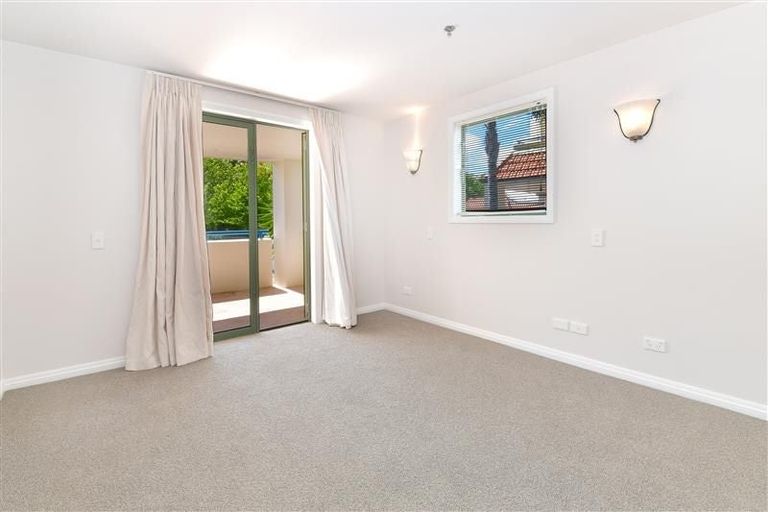 Photo of property in 70 Harbour Village Drive, Gulf Harbour, Whangaparaoa, 0930